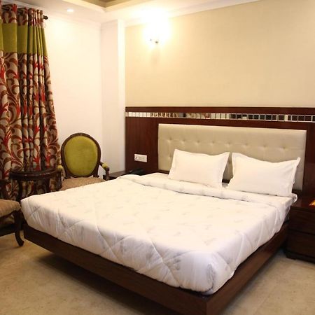 Hotel Dev Residency Vrindavan Bagian luar foto