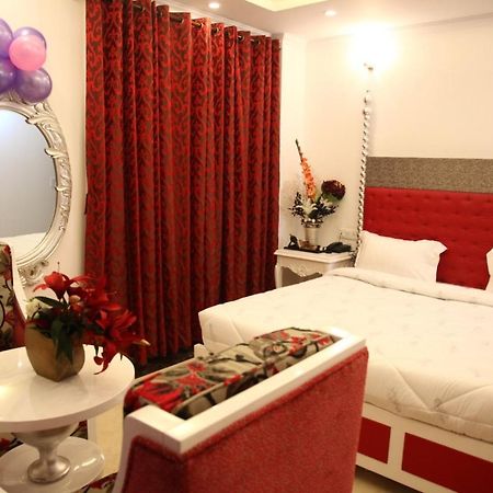 Hotel Dev Residency Vrindavan Bagian luar foto
