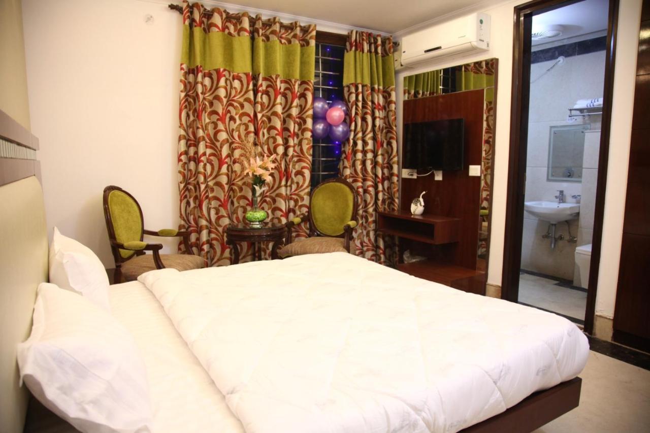 Hotel Dev Residency Vrindavan Bagian luar foto