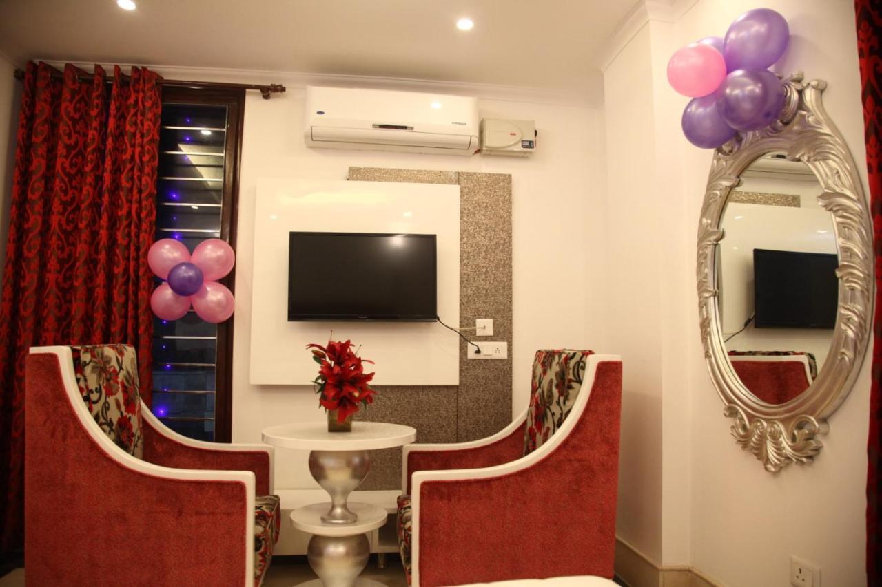 Hotel Dev Residency Vrindavan Bagian luar foto
