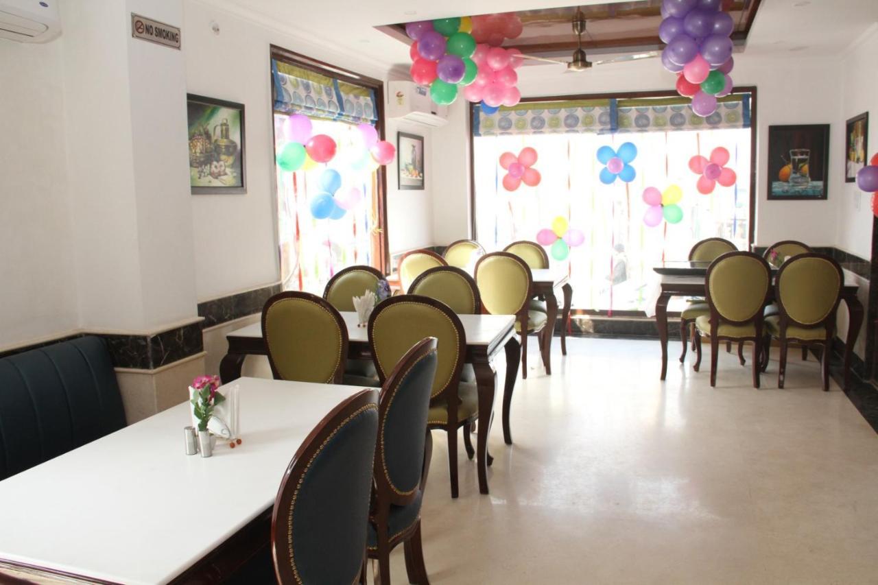 Hotel Dev Residency Vrindavan Bagian luar foto
