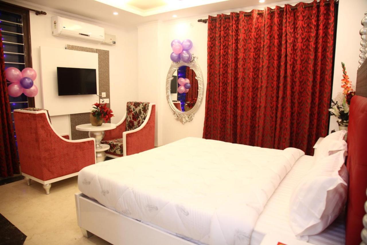 Hotel Dev Residency Vrindavan Bagian luar foto
