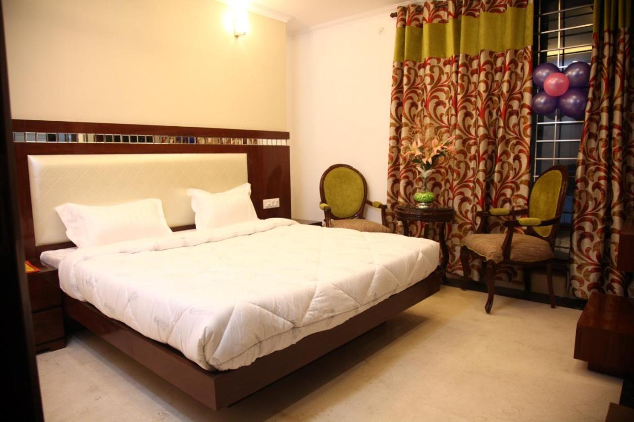 Hotel Dev Residency Vrindavan Bagian luar foto