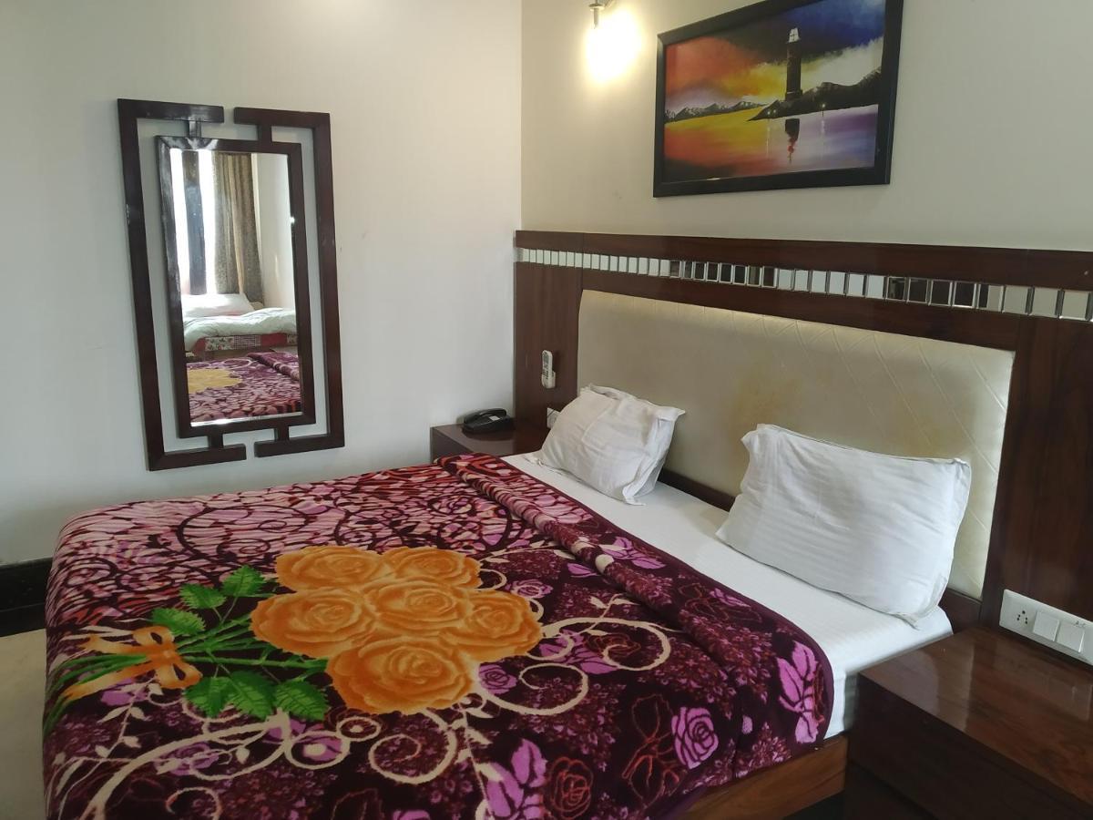 Hotel Dev Residency Vrindavan Bagian luar foto