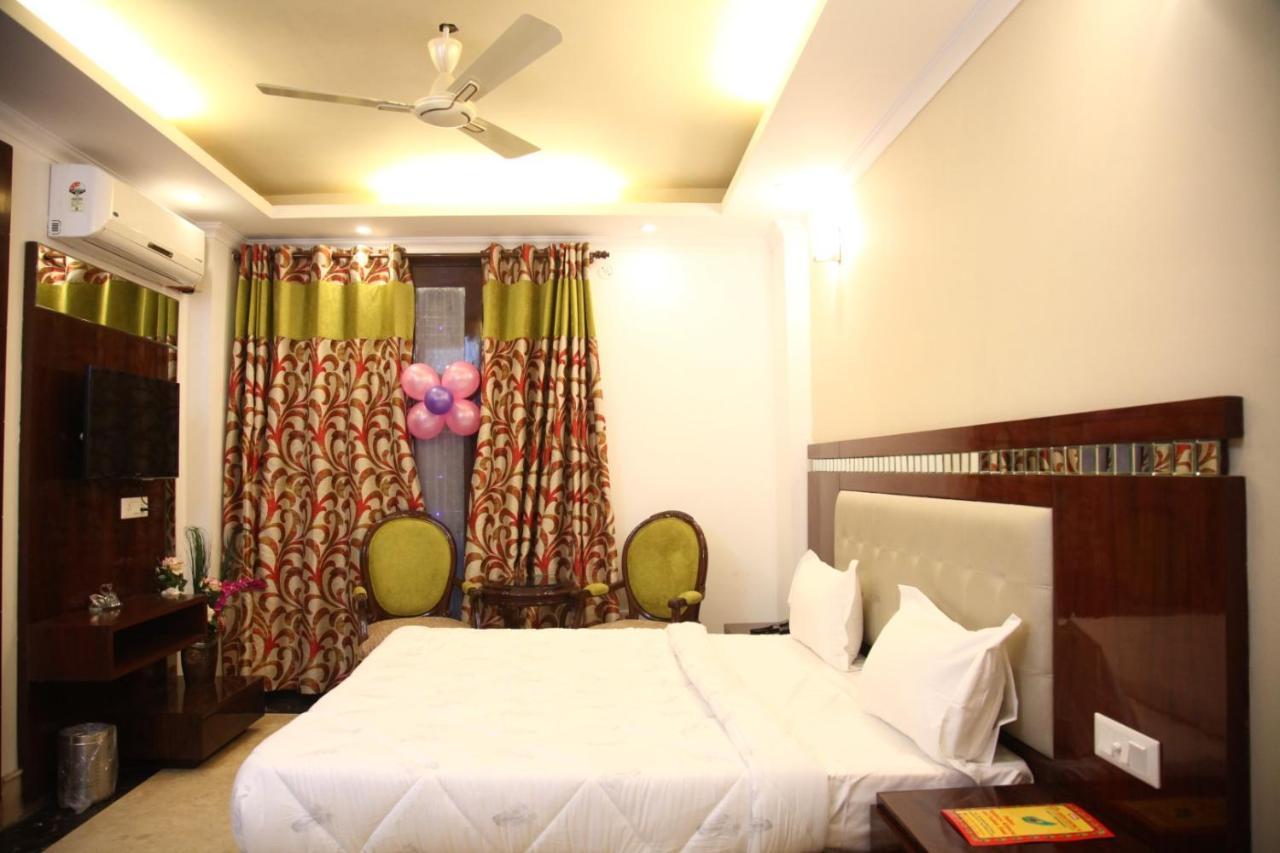 Hotel Dev Residency Vrindavan Bagian luar foto