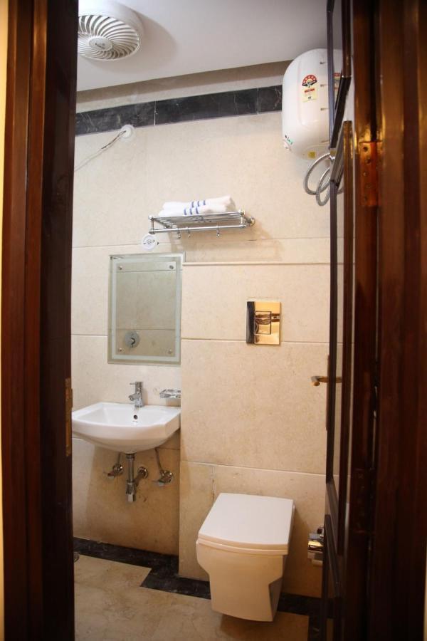 Hotel Dev Residency Vrindavan Bagian luar foto