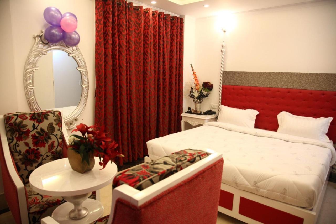 Hotel Dev Residency Vrindavan Bagian luar foto
